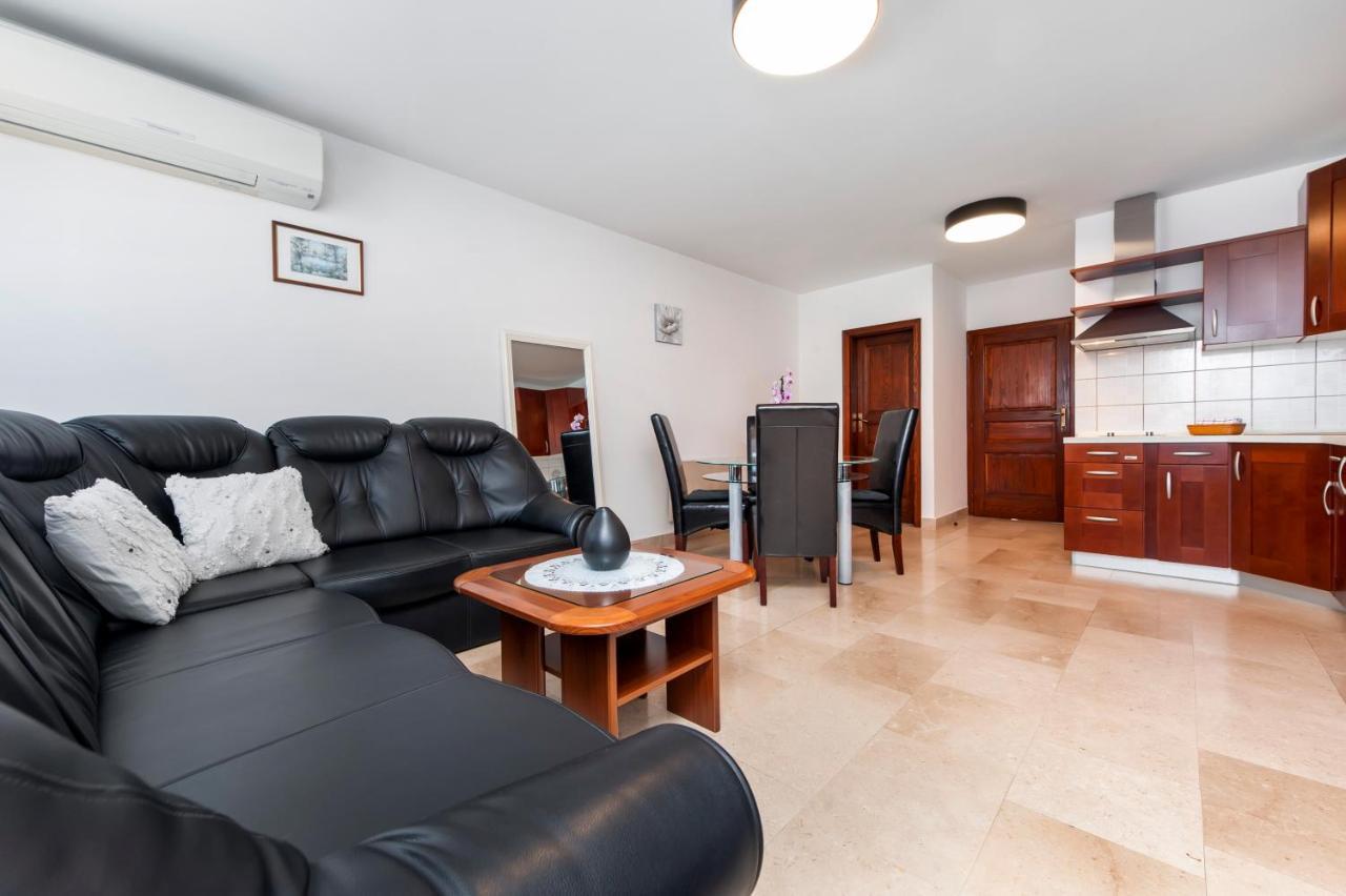 Santin Apartment *