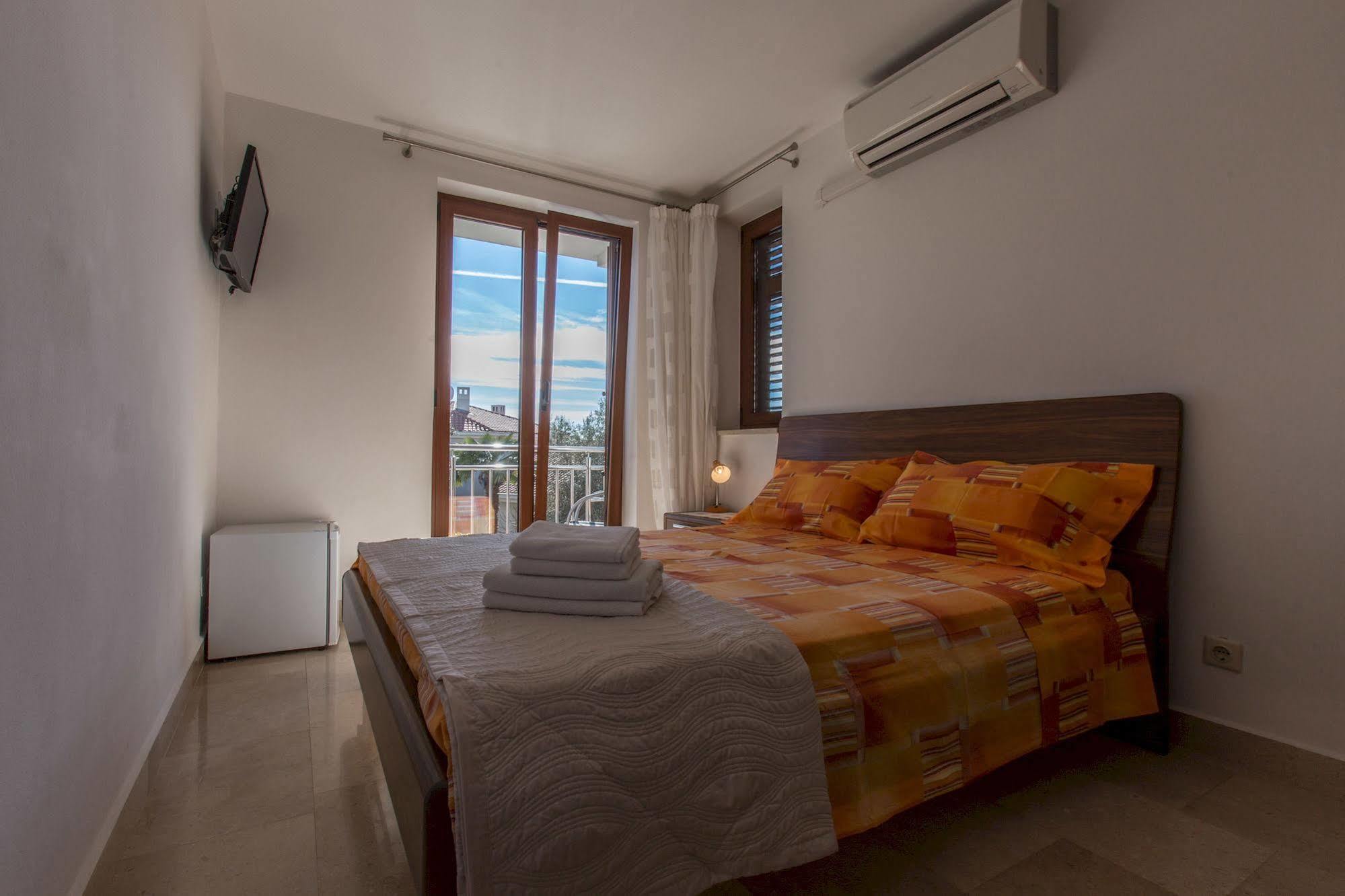 Santin Apartment *
